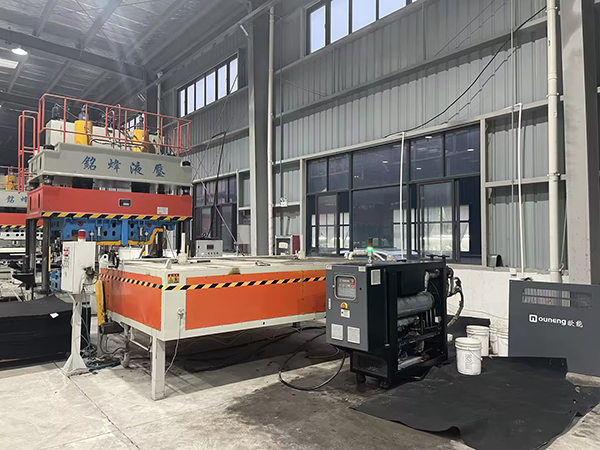 汽車內(nèi)飾軟裝頂棚烘箱加熱模溫機(jī)——應(yīng)用案例
