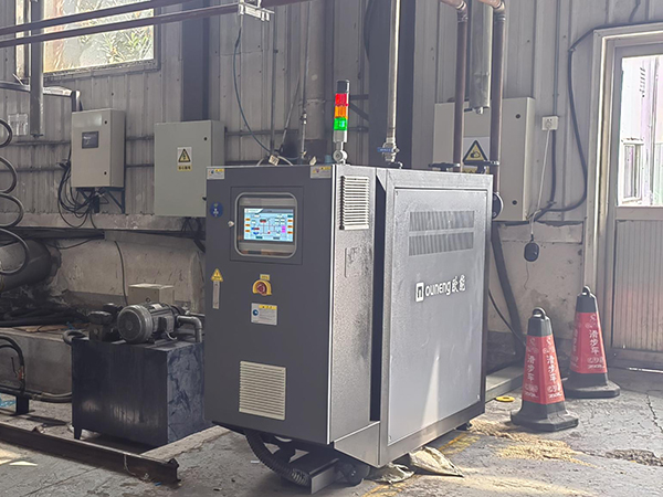 預(yù)浸料油壓機控溫碳纖維成型模溫機——應(yīng)用案例